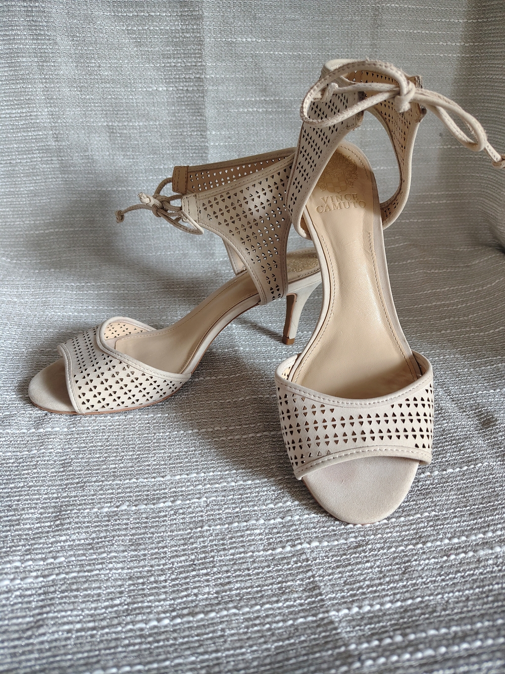 Vince Camuto Kanara Nude Leather Perforated Ankle Tie Sandals Women's 8.5M